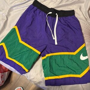 Nike men’s basketball shorts size medium
